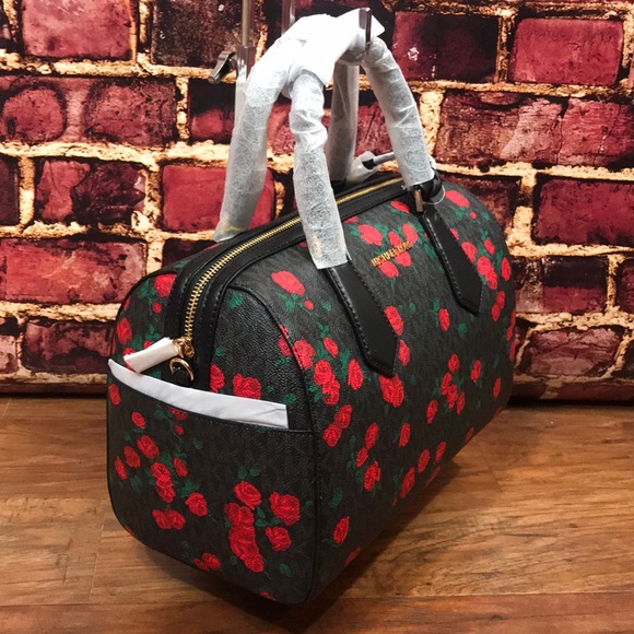 Michael Kors Hayes Duffle - Picture 2 of 6